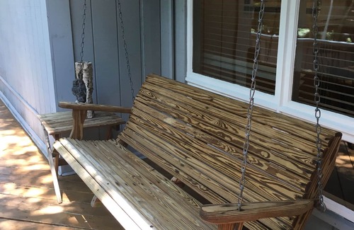 West Beach Cottage | DISCOUNTED for longer stays - Couple or Family; Pets; Pool! Enjoy A Beach Fall!