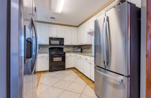 Kill Devil Hills Cottage | Discounted June&July rates in the Heart of KDH! Pool, pond and beach just 200ft