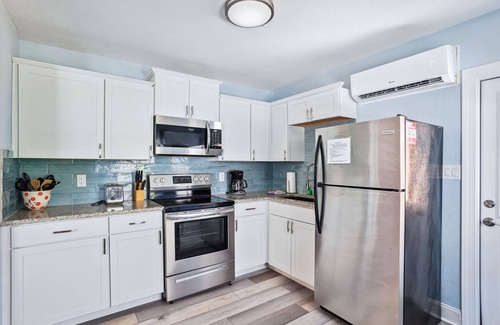 St. Pete Beach Apartment | Discounted Monthly Winter Rates~Upham Beach Inn #6 ☀️Seasonally Heated Pool
