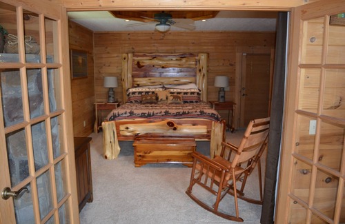 Gatlinburg - Pigeon Forge Cabin | Discounted Prices for 2025! STUNNING VIEW, EASY ACCESS and GREAT LOCATION!