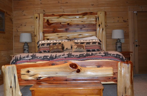 Gatlinburg - Pigeon Forge Cabin | Discounted Prices for 2025! STUNNING VIEW, EASY ACCESS and GREAT LOCATION!