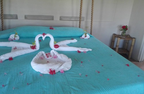 Robins Bay Villa | Discounted Private White Sand Beach. Intimate, Romantic Swinging King Size Bed