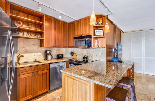 Honokowai Condo | !DISCOUNTED RATES! FULL ocean view. Rated "EXCEPTIONAL". Renovated. Top Floor.