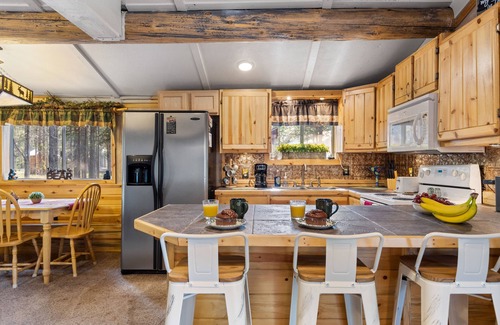 Island Park Cabin | *DISCOUNTED RATES* KABINO: Dogs OK Fire Pit Fireplace Loft w/Low Ceiling High Chair WiFi