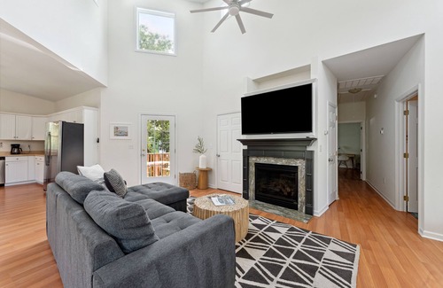 Folly Beach House | Discounted Summer! Walk to beach & town! Pet Friendly, Luxury beach living with screen porch