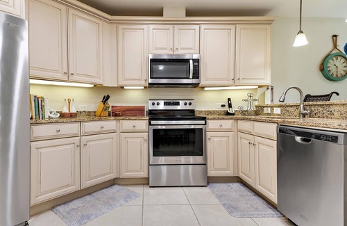 Demere Park Condo | Discounted Fall Rates! Near Beach and Village with Pool