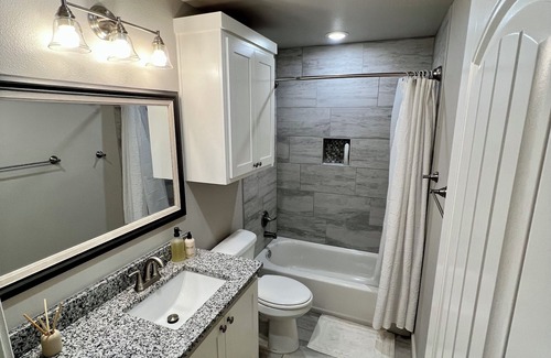 Lynn County House | 🤩DISCOUNTS🤩 Charming 3-bedroom house with WiFi, AC in superb Lubbock