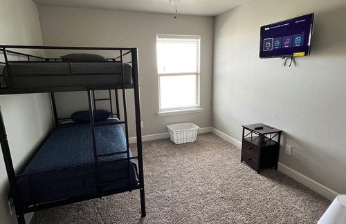Lynn County House | 🤩DISCOUNTS🤩 Charming 3-bedroom house with WiFi, AC in superb Lubbock