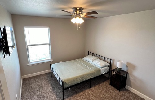 Lynn County House | 🤩DISCOUNTS🤩 Charming 3-bedroom house with WiFi, AC in superb Lubbock