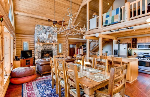 Valley of the Sun Cabin | Discounts! Luxury Log Cabin, Pet Friendly w/Hot Tub, Game Room, Steam Shower - The Claim