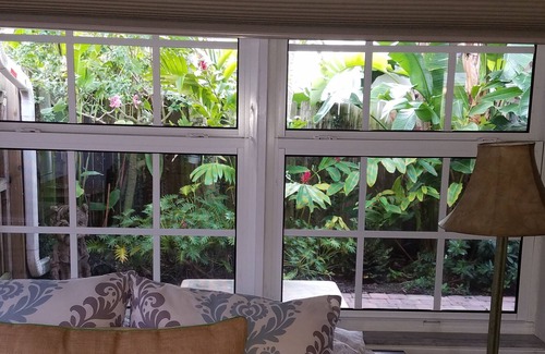 Highland Park Delray Condo | Discounts- Walk to The Ave/Beaches, Beautiful Salt & Waterfall Pool; Sleeps 2