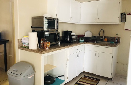 Hilo House | Discover a captivating home nestled in the vibrant heart of Hilo.