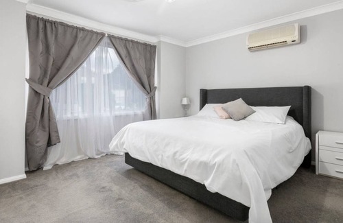 Bella Vista House | Discover a World of Comfort and Convenience in Our Independent Home!