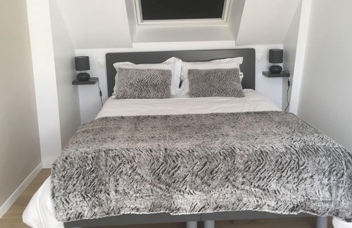 Crach House | DISCOVER ABSOLUTELY TY PAUL