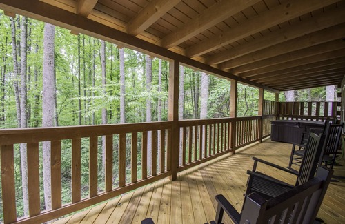 Gatlinburg - Pigeon Forge Cabin | Discover Adventure in the Smokies with this Family Friendly Oasis in the Woods