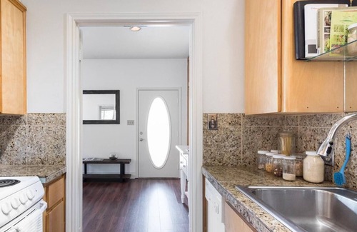 Hyde Park Apartment | Discover Austin from a Bright & Comfortable Apartment