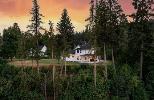 Bonners Ferry House | Discover Bonners Ferry charm, steps away from Casino at Best Western