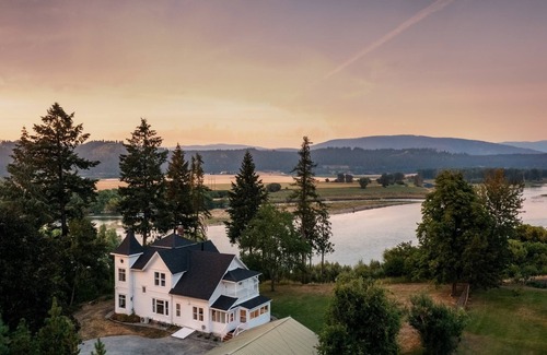 Bonners Ferry House | Discover Bonners Ferry charm, steps away from Casino at Best Western