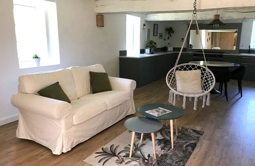 Rouy Other | Discover castle life, rent the green house!