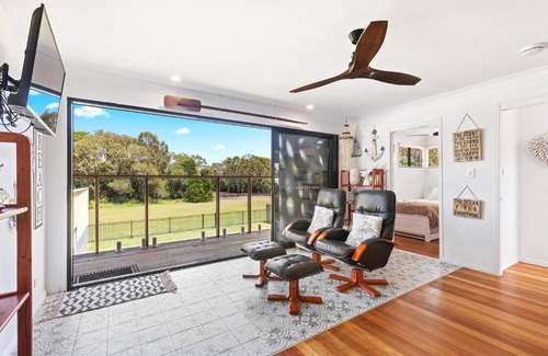 Point Vernon House | Discover Coastal Living Perfection at Point Vernon