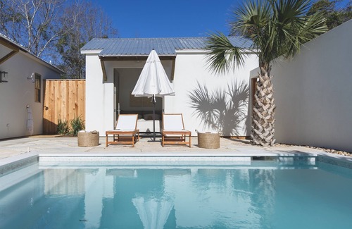 Arp House | Discover Elegance at Wildfeather Retreat!