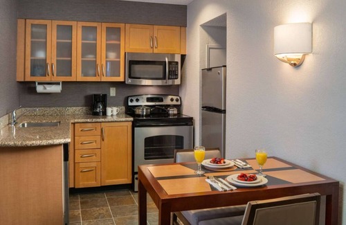Brentwood Apartment | Discover Music City, Spacious Suites w/Free Breakfast, Pets Allowed!