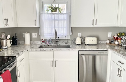 Cary House | Discover NCSU close by! Cozy Cary retreat awaits.