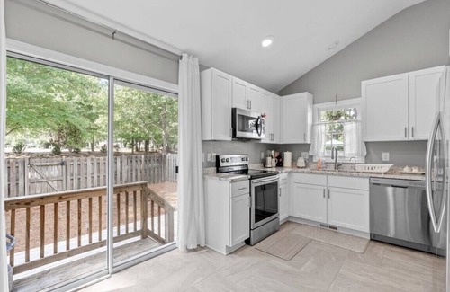 Cary House | Discover NCSU close by! Cozy Cary retreat awaits.