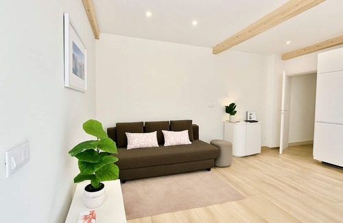 Beausoleil Apartment | Discover our fully furnished 35m2 two-room apartment, equipped with a washing machine