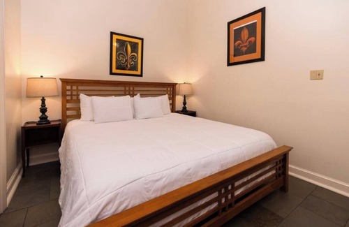 French Quarter Hotel | Discover Peaceful Garden Retreat in NOLA – 3 Private Rooms + Full Charm