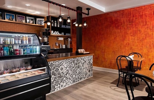 Norma Triangle Hotel | Discover Pizza Dough Pizzeria & Bar! Lovely Unit, Pet friendly