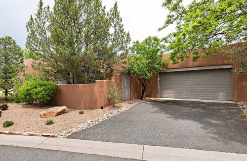 Quail Run House | Discover Santa Fe's Gem: Unwind at Quail Run 717 - Sleeps 4 Comfortably
