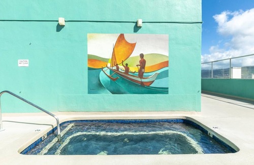 Waikiki House | Discover Serenity: Rooftop Bliss, Pool, Sauna, Minutes from Waikiki Beach!