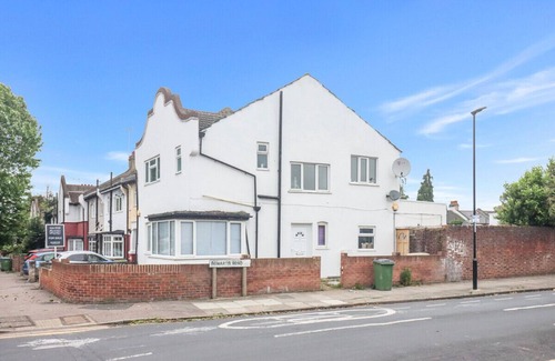 Greenwich House | Discover the charm of our newly refurbished home 10 min from Abbey Wood Stationn