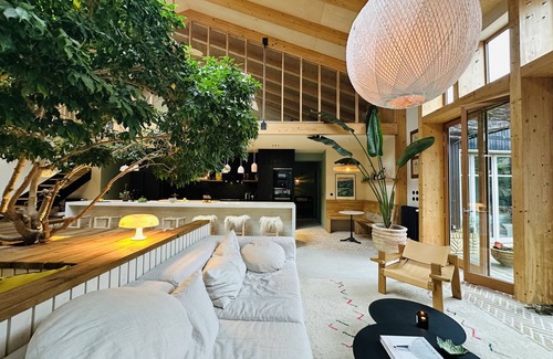 Victor Hugo - Saint-Augustin Villa | Discover this magnificent contemporary architect-designed house.