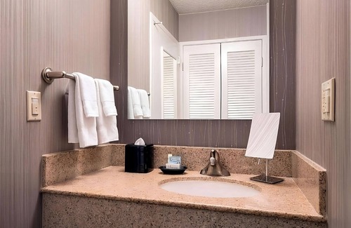 Torrance Hotel | Discover Torrance Minutes To Long Beach Museum Of Art!