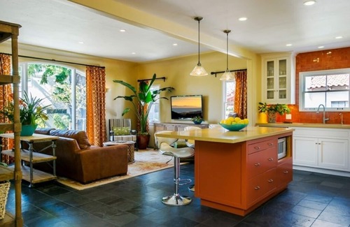 West Beach House | Discover West Beach charm near Stearns Wharf