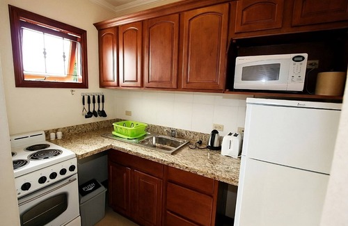 Maynards Hotel | Discover West Coast of Barbados! Relaxing Units Near Cove Bay! Parking!