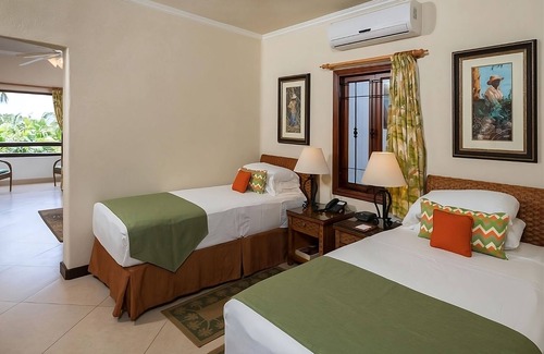 Maynards Hotel | Discover West Coast of Barbados! Relaxing Units Near Cove Bay! Parking!