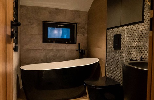 Rasnov Ski Chalet | Discover Your Perfect Cabin Escape.