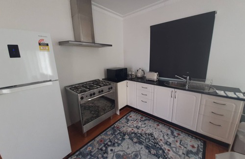 Ballajura House | Discover Your Perfect Getaway: Modern and Cozy Short-Term Stays