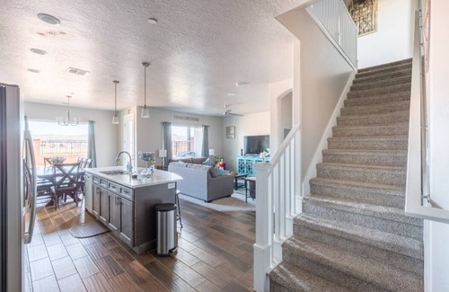 Hurricane House | Discover Zion Mountain nearby, 3-bedroom townhome-Private Hot Tub