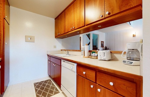 Mammoth Lakes Condo | Discovery 4 104 Pet-Friendly Rustic Mountain Cabin, Close to Canyon Lodge by RedAwning