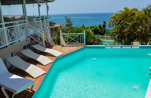 Discovery Bay Villa | Discovery Bay | Ocean View | Walk to Puerto Seco | Quiet | Centrally Located