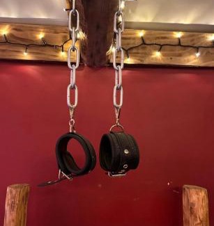 Newport Apartment | Discreet Kinks