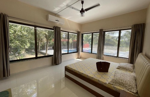 Tarapur Villa | Disha Villa-Casa Oceano, sea facing villa with a pool, at Palghar