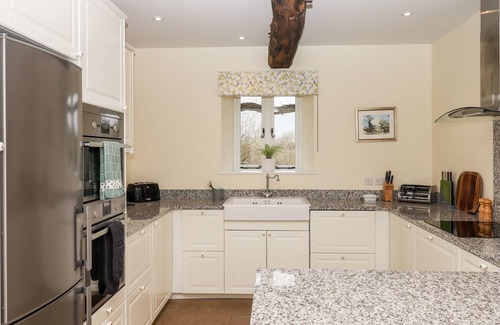 South Tawton Cottage | DISHCOMBE COTTAGE, pet friendly, with open fire in Sticklepath