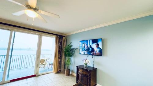 Florida Central Atlantic Coast Apartment | Disney 1 mile Rare Lakeview Blue Heron Beach Resort