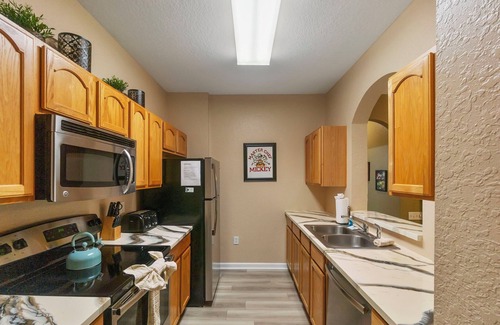 Windsor Hills Apartment | Disney 3BR Luxury Condo Retreat :