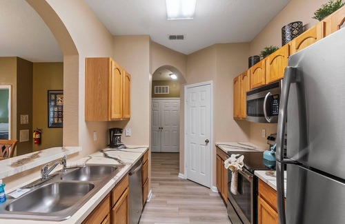 Windsor Hills Apartment | Disney 3BR Luxury Condo Retreat :